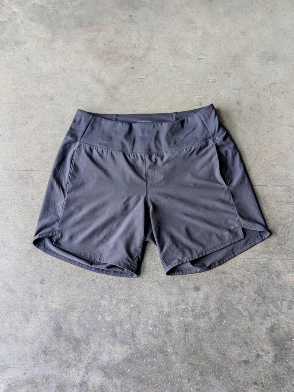 Brooks Women's Chaser 7" Running Short in Black medium